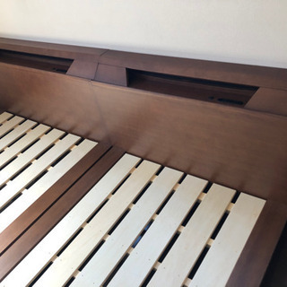 ニトリ　ベッドフレーム　シングルとセミダブルの画像