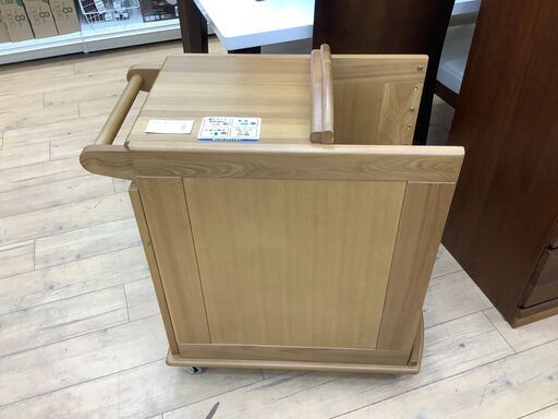 キッチン作業が楽になる！可愛らしいデザインのキッチンワゴン！