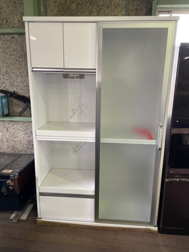 スライド収納食器棚です！ホワイト色！84000円を33800円