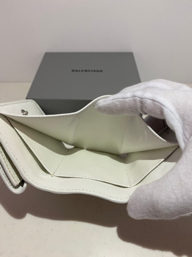 人気のバレンシア^_^三つ折り新品未使用です。