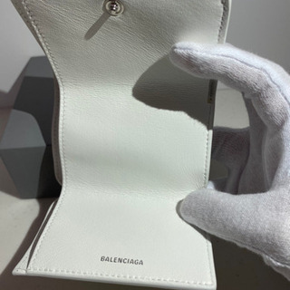 人気のバレンシア^_^三つ折り新品未使用です。の画像
