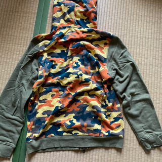 取引中　GU ジップパーカー　迷彩の画像
