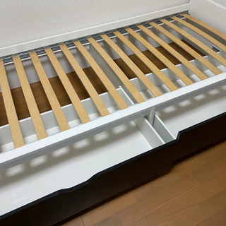 IKEA シングルベッドフレームの画像