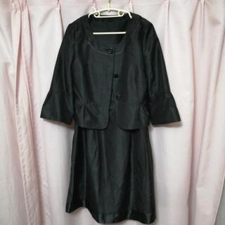 黒薄手のフォーマルスーツ