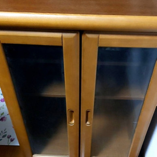 【美品】天然木　ガラス棚　収納　棚　タンス　お皿