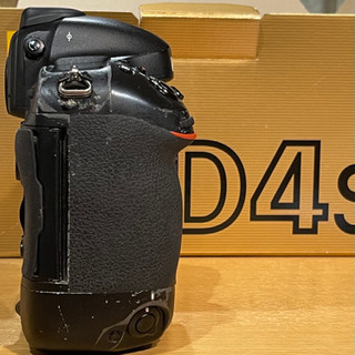 Nikon D4s ボディ〔中古〕バッテリー2つ、アダプター・ケーブル類付属。すぐ使用開始できます。の画像