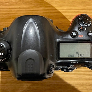 Nikon D4s ボディ〔中古〕バッテリー2つ、アダプター・ケーブル類付属。すぐ使用開始できます。の画像