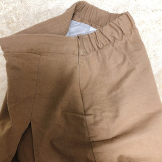 ブラウンスカートの画像