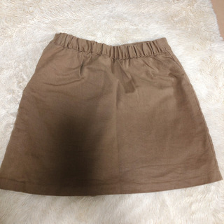 ブラウンスカートの画像