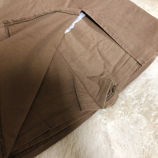 ブラウンスカートの画像