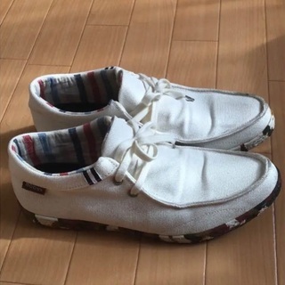ニーカー　デッキシューズ　EUR 43  (27〜27.5センチ)  白色の画像