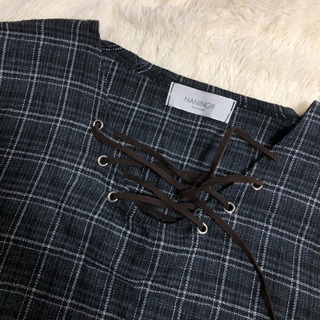 チェックブラウスの画像