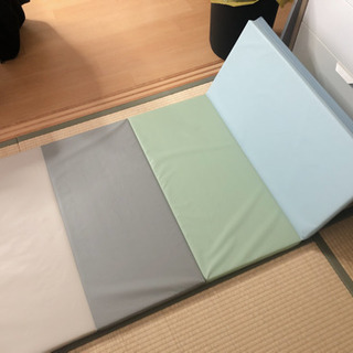 (決定済) 小さい子供用 マット ヨガマット 折りたたみ式 立て...