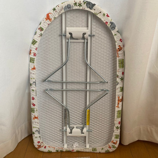 アイロンとアイロン台のセットの画像