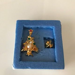 クリスマスツリー型　ピンブローチ