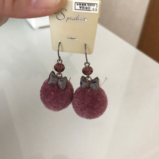 ★【お取引決定】ピアス　ボンボンの画像