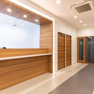 【即採用有り】フロントスタッフ募集！正社員雇用制度も有り！の画像
