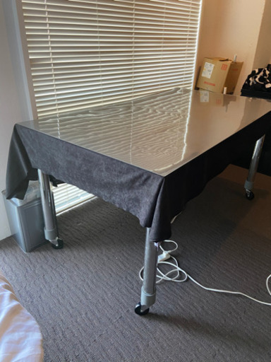 大きめの作業用テーブル。