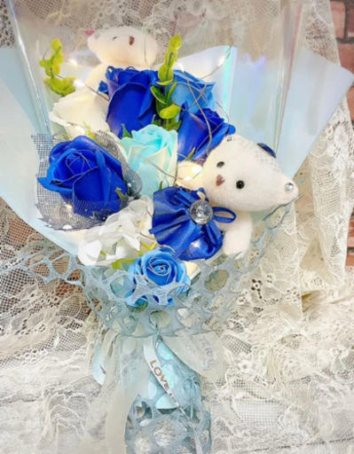 ハンドメイド　花束ソープフラワー　くまちゃんつき　青い薔薇　アロマの香りギフト梱包付き