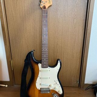 Fender Squier ストラトキャスターモデルとフェンダー...