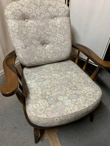 キツツキマーク  飛騨の家具　1人用ソファー　クッションにシミあり