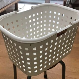 取引者決定済　あげます。洗濯かごとアリエール特大２つ