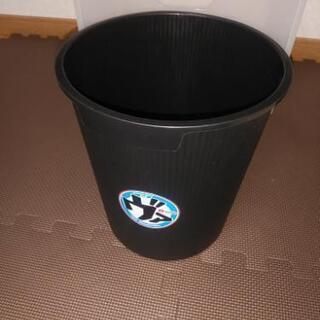 早い者勝ち　未使用　ゴミ箱2つ　あげます