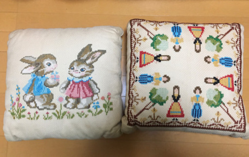 刺繍のクッション２個