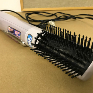 ヘアブラシ型ドライヤーの画像
