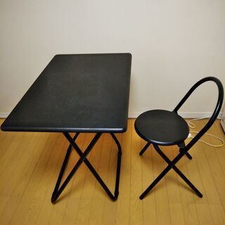 折り畳みテーブルと椅子のセット