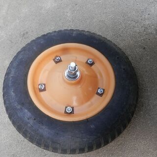 一輪車のタイヤ（運搬車）の画像