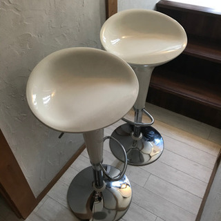 オシャレなカウンター・チェア2つで4000円