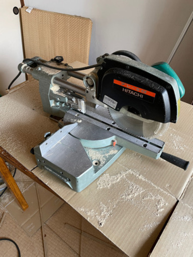 スライド式丸ノコ　HITACHI
