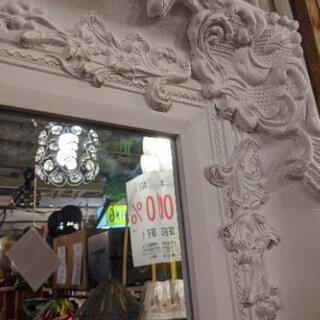 《売約済》【武蔵小山店】　 【実質表示価格より２０％お値引き！！】　運搬無料サービスあり　特大　ウォールミラー　壁掛け　ミラー　鏡　姿見　大型　アンティーク調　ビンテージ　シャビーシック　シャビー　ホワイト　オフホワイト　額　インテリア　姫系　ロココ調　店舗　什器　サロン　美容室の画像