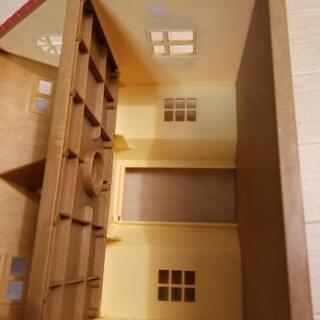シルバニアファミリー？のおうちおもちゃドールハウス赤い屋根の家の画像