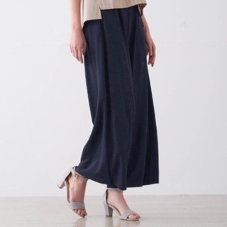☆ 新品タグ付き ワイドパンツ Mサイズ 紺色 ☆