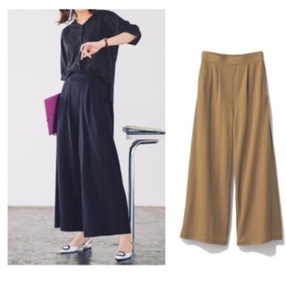 ☆ 新品タグ付き ワイドパンツ Mサイズ 紺色 ☆の画像