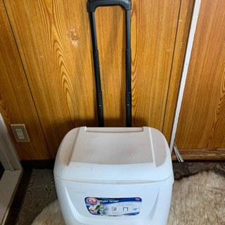 クーラーボックス　タイヤ付きの画像