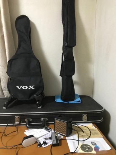 ジャズベース。VOXミニギター＋ミニアンプ。スティックギター 。