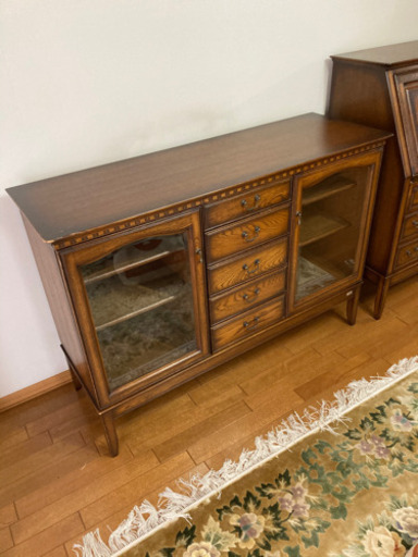 札幌　店舗受け渡し可能　アンティーク調　サイドボード　飾り棚　旭川　近藤工芸　家具