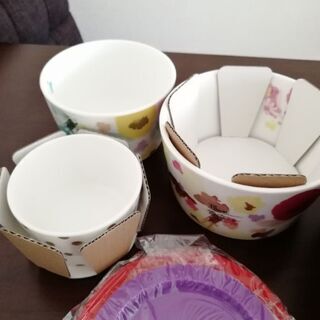 取引中【三郷陶器:食器】花柄のフードコンテナの画像