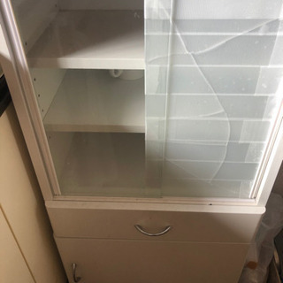 まだあります　新生活　食器棚