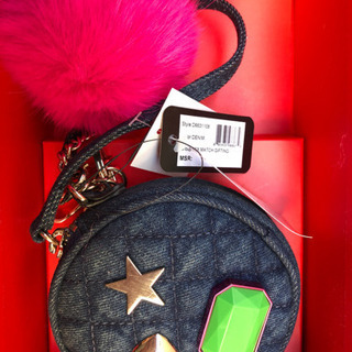 【未使用】★ GUESSゲスミニポーチ ★ MIX MATCH POM POUCH KEYCHAINの画像