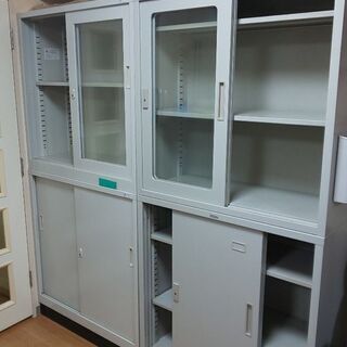キャビネットあげます。