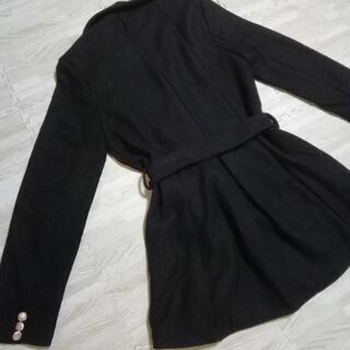 【ウエスト紐ベルト付きコート　ブラック】中古品の画像