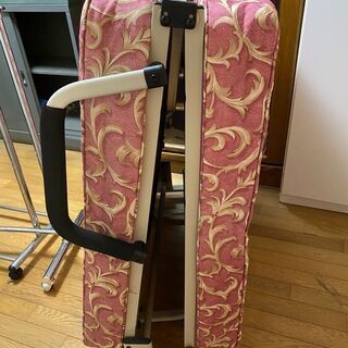 折り畳みベッドの画像