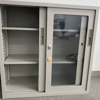 【引渡済】事務用品　スチール棚　鍵付き　の画像