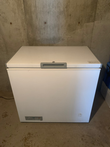 大型冷凍庫　220リットル　SCR-RF220