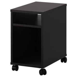 IKEAの家具（ベッドサイドテーブル、テーブルランプ、ミラー）を...