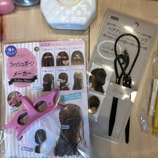 バッグ、ヘアアクセ、ボディケア用品などの画像